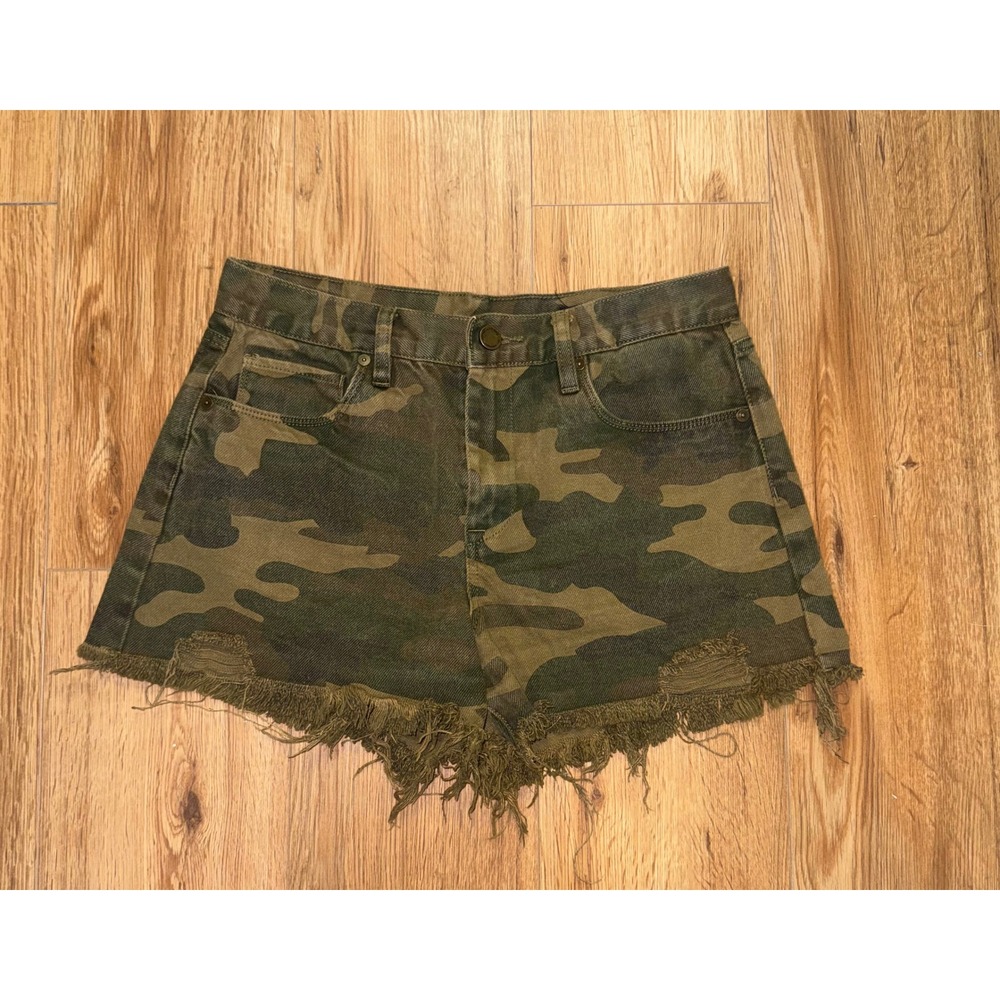 BlankNYC The Barrow Camo Distressed Denim Shorts Green Camouflage Size 28